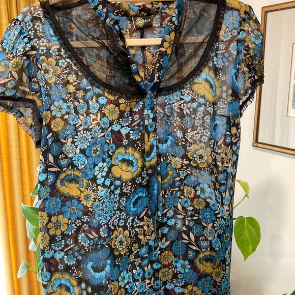 Floral Print Blouse l Styled it! - Picture 1 of 4